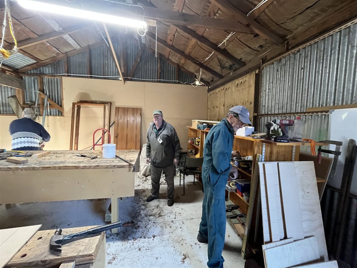 Leithfield Beach shed photo 4